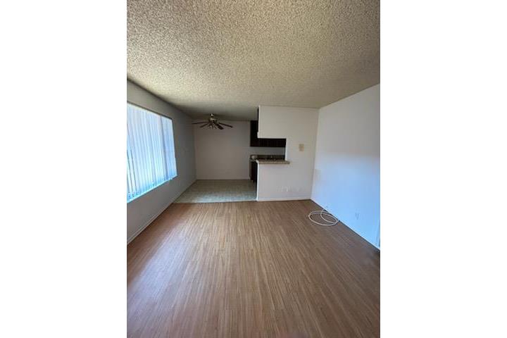 $1700 : HAWTHORNE APT. 1 REC. image 6