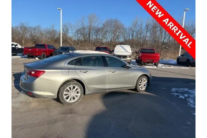 $17050 : Chevrolet Malibu 2023 LT 4dr image 7