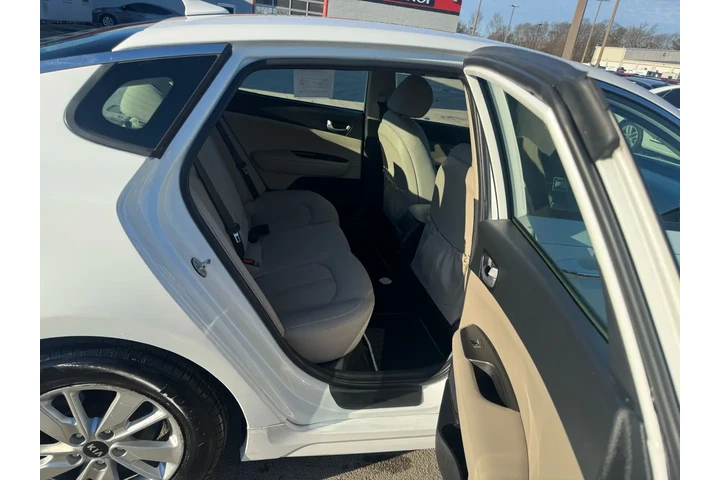 $6980 : 2018 Optima LX Auto image 9