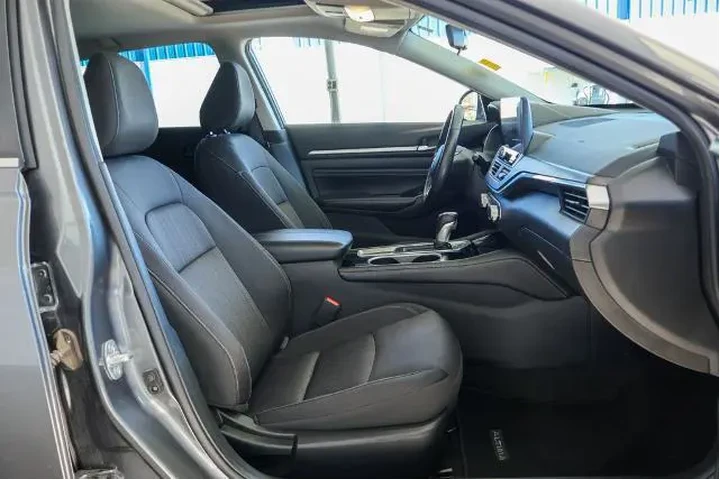 $18931 : Nissan Altima 2023 2.5 SV 4d image 8