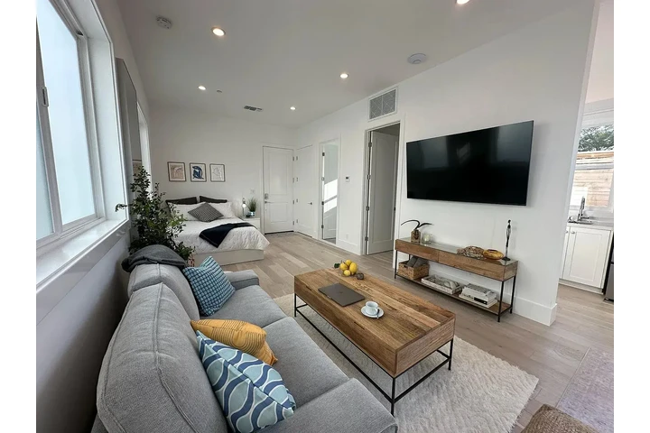 $1295 : Wonderful Home for rent image 4