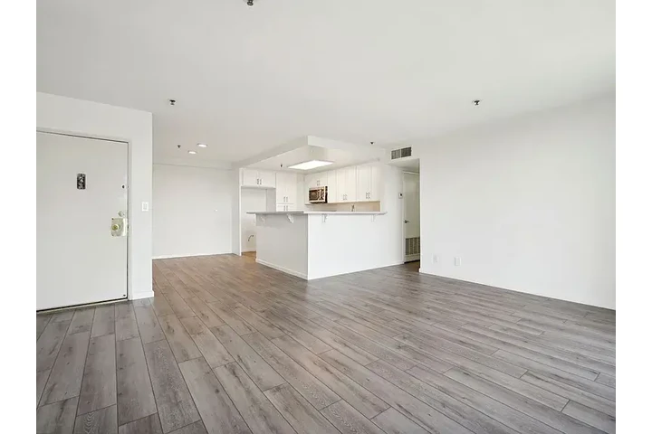$2700 : Century Glen image 5