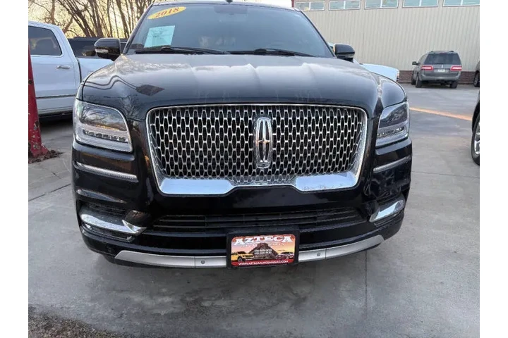 $27950 : 2018 Navigator L Select image 3