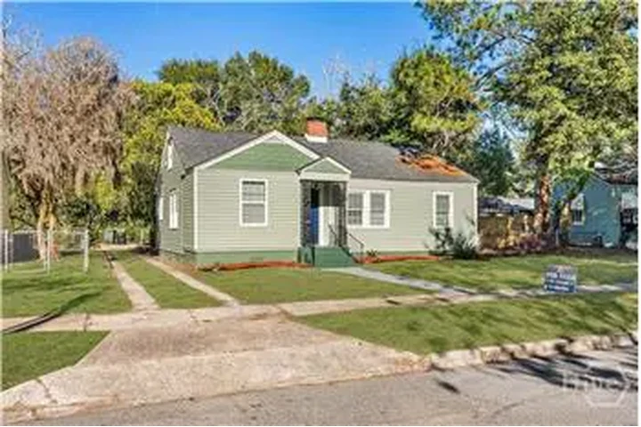 $1990 : Rental property with 3 bedro image 3