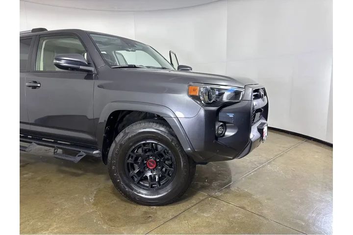 $42997 : Gold Certified2022 4Runner SR image 7