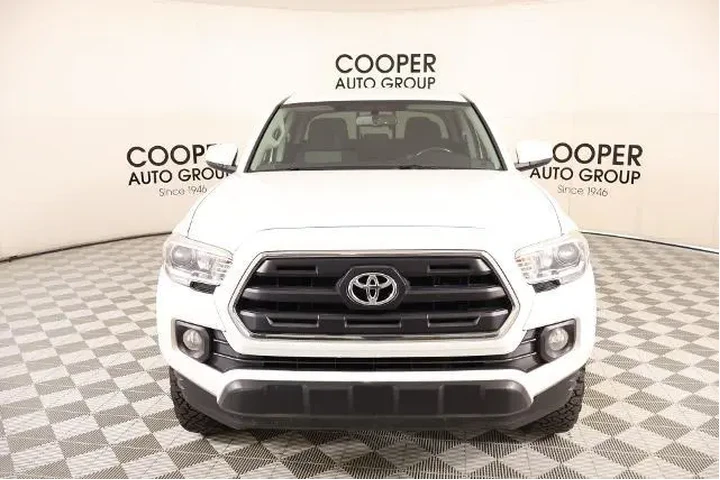 $18911 : Toyota Tacoma 2017 4x2 TRD O image 8