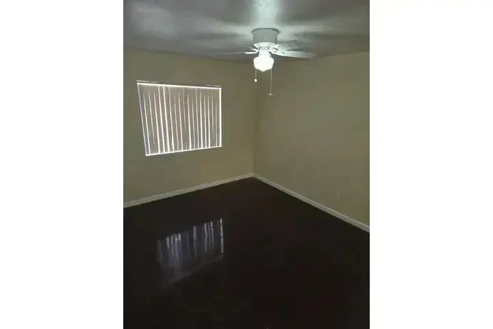 $1795 : MAYWOOD  FRENTE AL PARQUE image 2