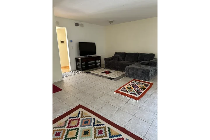 $1700 : South-Gate 2 & 3 Bath image 2