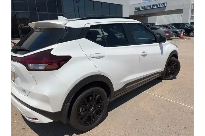$20921 : Nissan Kicks 2024 SR 4dr Cro image 1