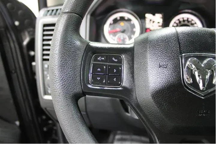 $15982 : Ram 1500 2017 4x4 Express 4d image 10