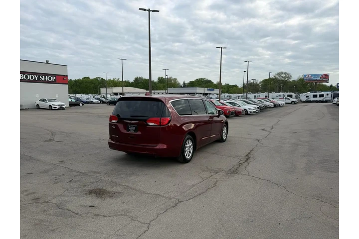 $6980 : 2017 Pacifica Touring FWD image 2