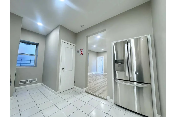 $1000 : Apartamento con parking. image 2