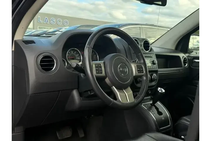 $8000 : Jeep Compass 2012 4x4 Limite image 10