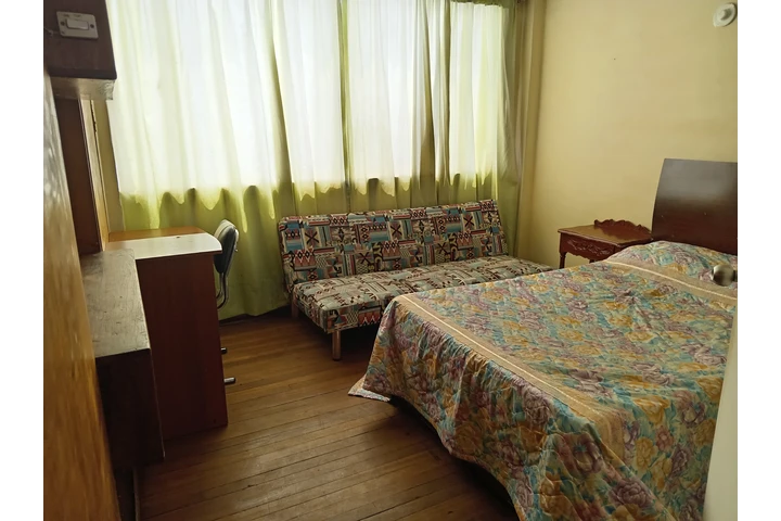 $600000 : SE ARRIENDA HABITACION image 3