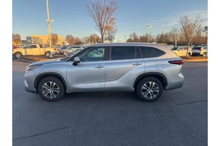 $37911 : Toyota Highlander 2024 XLE 4 image 6