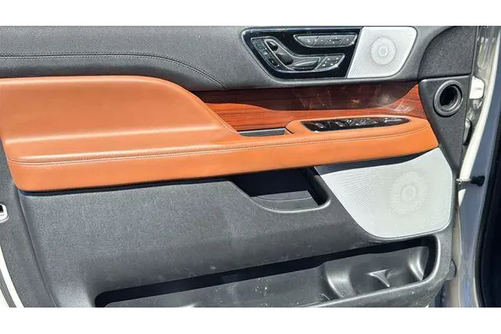 $39075 : Lincoln Navigator L 2020 4x4 image 6