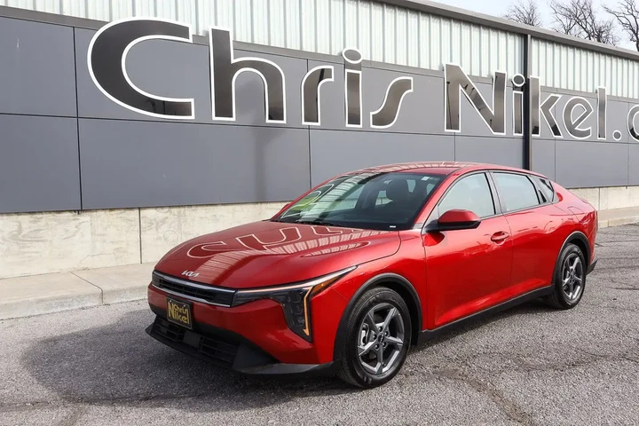 $19988 : 2025 K4 LXS FWD image 1