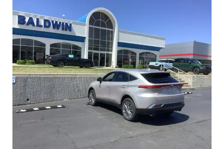 $26950 : Toyota Venza 2022 AWD LE 4dr image 5