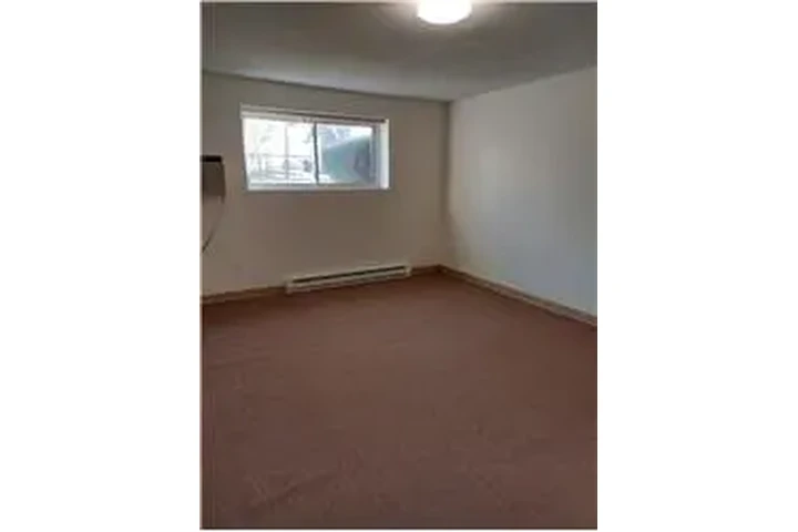 $1250 : Rental property with 0 bedro image 3