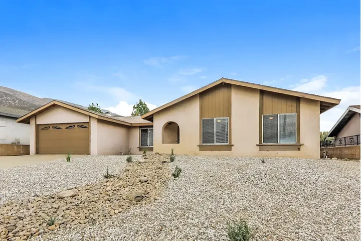 $2100 : Charming 3-Bedroom Home image 2