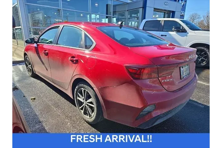 $17244 : Kia Forte 2023 LXS 4dr Sedan image 4