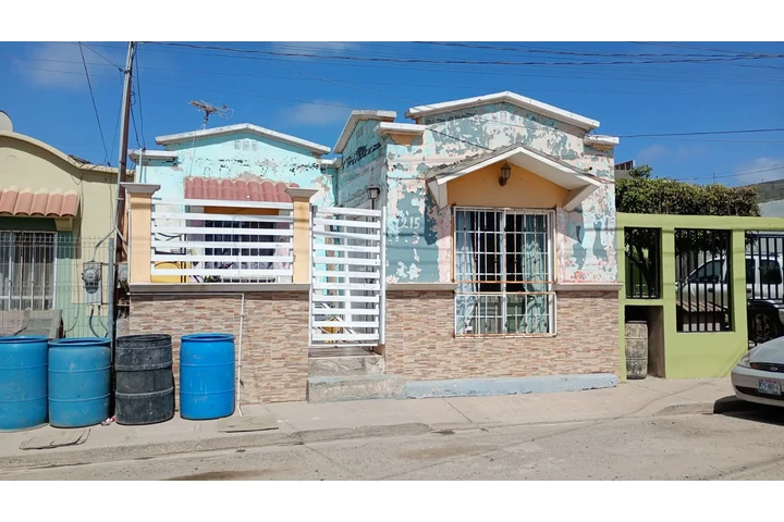 $490000 : BONITAS CASAS DE REMATE EN ENS image 1