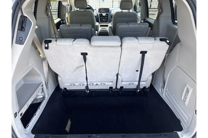 $7995 : 2013 Town & Country image 10