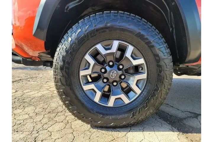 $27500 : 2016 Tacoma image 4