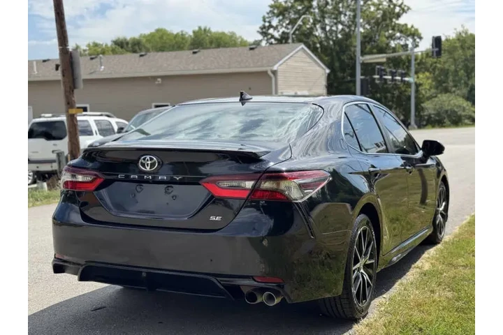 $16999 : 2021 Camry SE image 6
