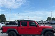 $28938 : PRE-OWNED 2020 JEEP GLADIATOR thumbnail