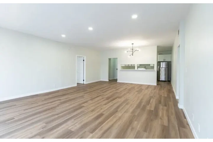 $2598 : 1620 S Bentley Ave1620 s,In LA image 4