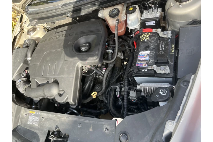 $5800 : Chevy malibu 2011 image 4