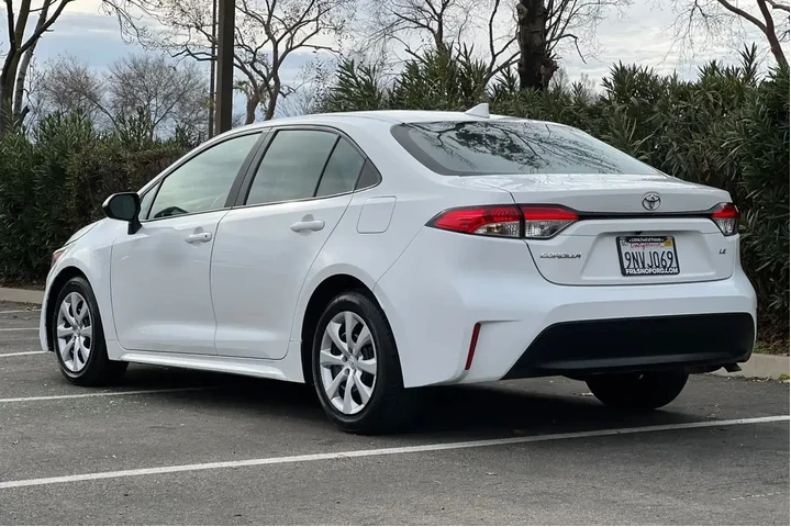 $20496 : Toyota Corolla 2024 LE 4dr S image 7