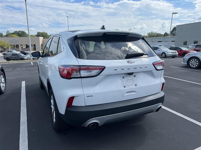 $18791 : PRE-OWNED 2022 FORD ESCAPE SE image 8