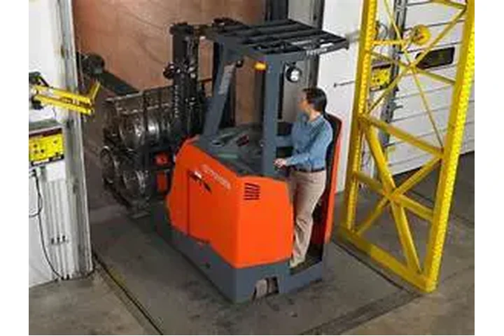 OPERATOR FORLIFT image 1