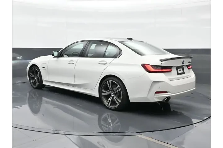 $37291 : BMW 3 Series 2023 330e 4dr S image 2