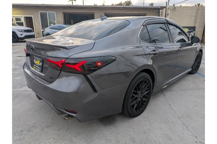 $21995 : 2020 Camry SE image 4