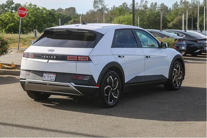 $24991 : Hyundai IONIQ 5 2024 SEL 4dr image 5