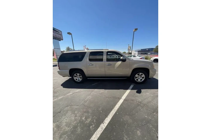 2008 GMC Yukon XL Denali image 5