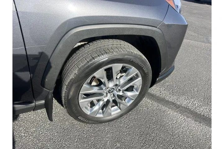$30735 : Toyota RAV4 2023 XLE Premium image 3