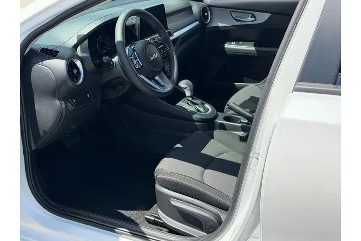 $18588 : Kia Forte 2023 LXS 4dr Sedan image 10