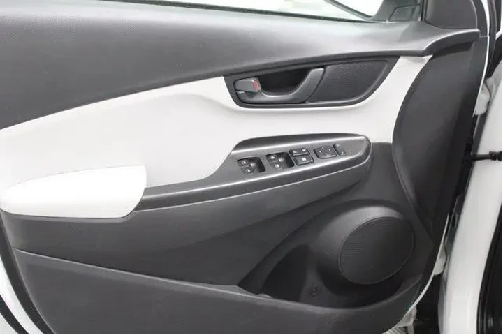 $21988 : Hyundai KONA 2023 SEL 4dr Cr image 3