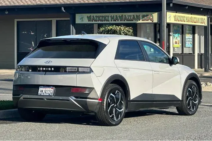 $23894 : Hyundai IONIQ 5 2024 SEL 4dr image 3