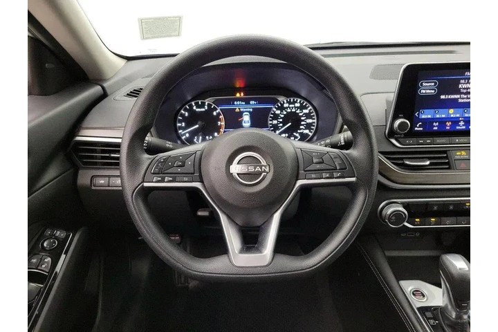 $22998 : Nissan Altima 2023 2.5 SV 4d image 10