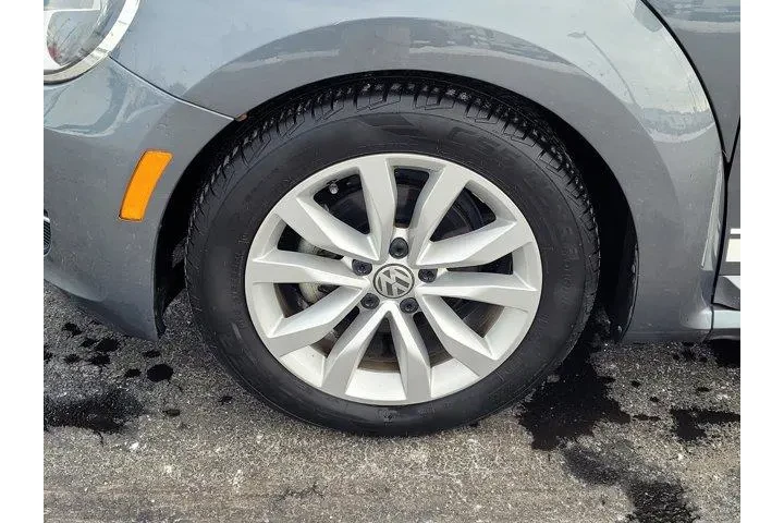 $18998 : Volkswagen Beetle Convertibl image 9