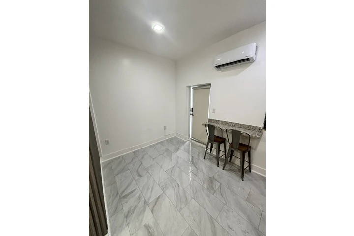 $1050 : Renta Estudio image 1