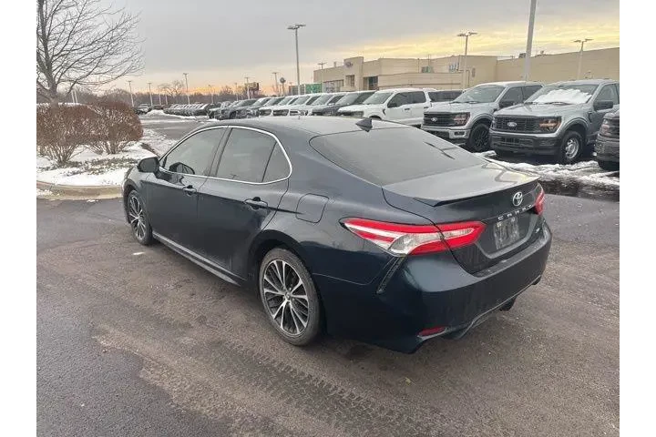 $21000 : Toyota Camry 2020 SE Nightsh image 4