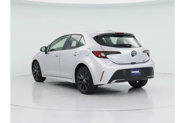 $26998 : Toyota Corolla Hatchback 202 image 2