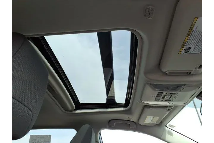 $34134 : Toyota RAV4 2024 AWD XLE 4dr image 6