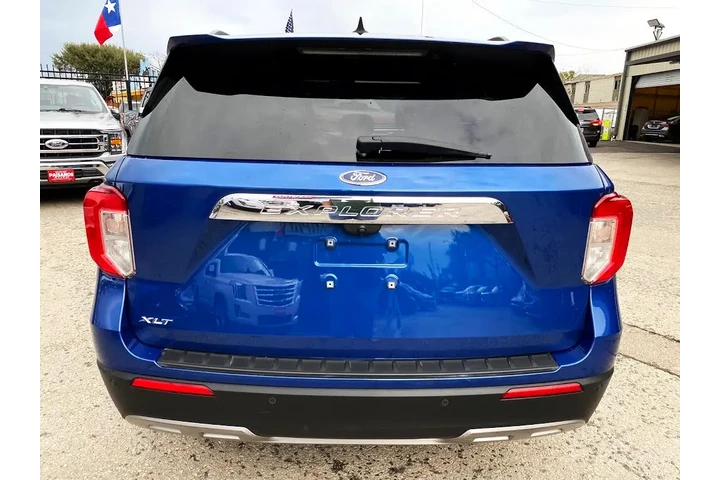 2022 Explorer XLT image 5